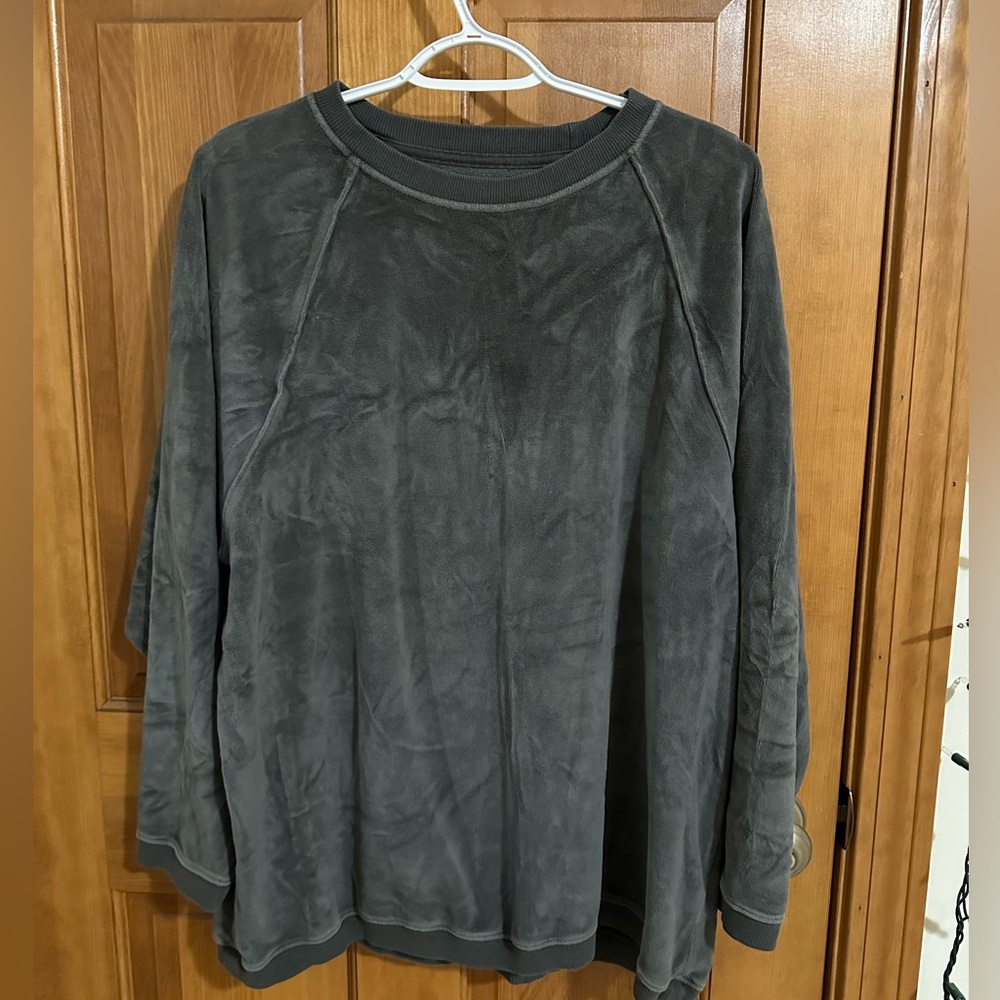 American eagle mock velvet crewneck